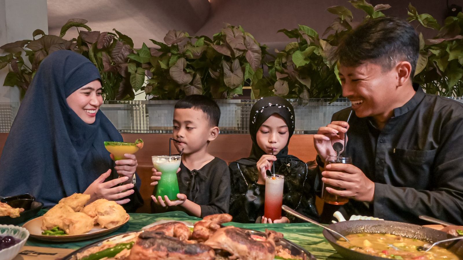 Paket Wisata Ramah Muslim Bukan Sekadar Label Halal, Pakar: Jaminan Halal Sepanjang Perjalanan
